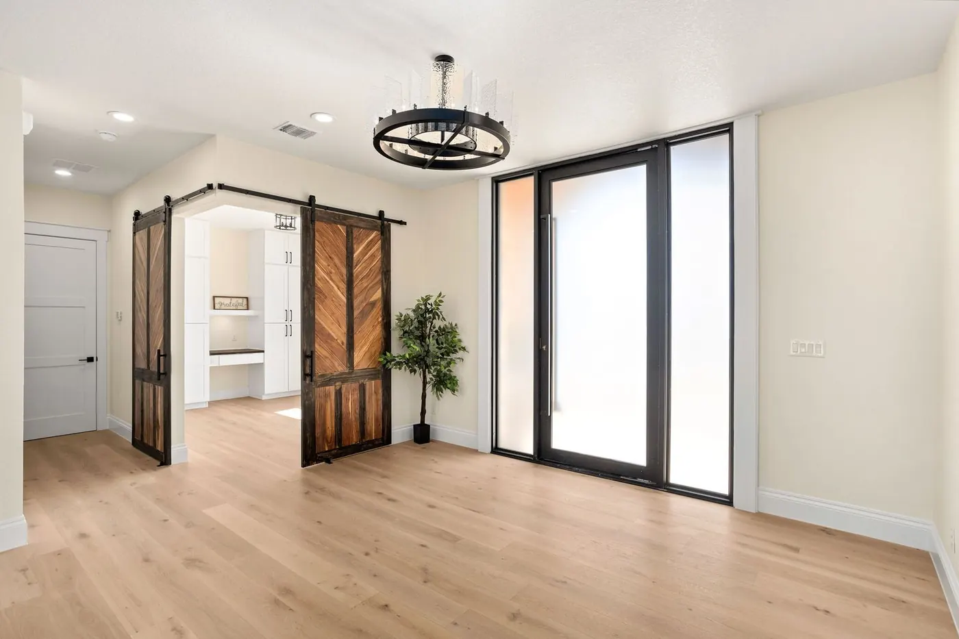 Entry chandelier